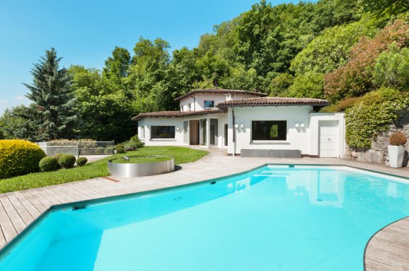 Création de piscine de nage à contre-courant sur mesure à Saint-Laurent-de-Mure et ses environs