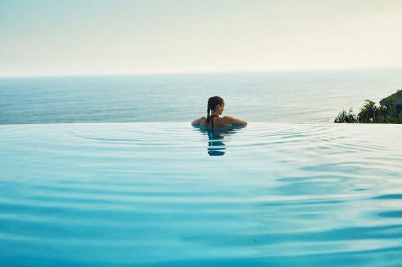 Construction et création de piscine à débordement à Crémieu