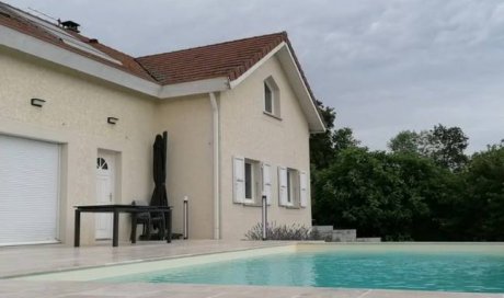 Construction d'une piscine semi enterrée 7x4, fond plat 1,50m à Tignieu Jameyzieu (38) par Aquajardin votre paysagiste - pisciniste