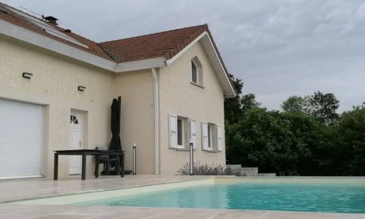 Construction d'une piscine semi enterrée 7x4, fond plat 1,50m à Tignieu Jameyzieu (38) par Aquajardin votre paysagiste - pisciniste