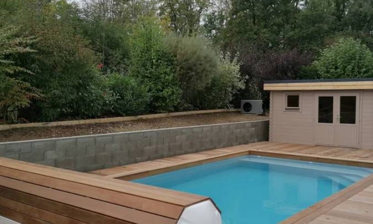 Terrasse en bois autour d'une piscine Tignieu-Jameyzieu - Aqua Jardin